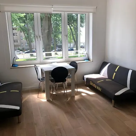 Dusseldorf, Moblierte Stadtwohnung Mit Gartenblick
